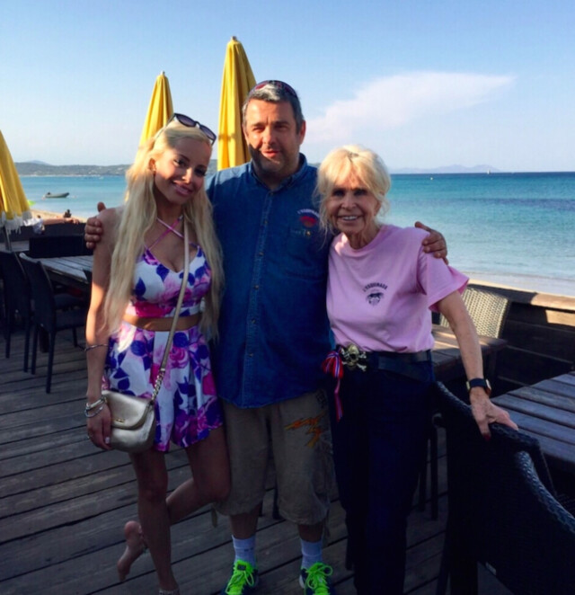 GODE VENNER: Linni Meister er stor fan av den norske jetsetteren Edna Falao, som driver restauranten L'Esquinade med sønnen Emanuel i St. Tropez. De feiret 17. mai sammen. Foto: Privat GODE VENNER: Linni Meister er stor fan av den norske jetsetteren Edna Falao, som driver restauranten L'Esquinade med sønnen Emanuel i St. Tropez. De feiret 17. mai sammen. Foto: Privat